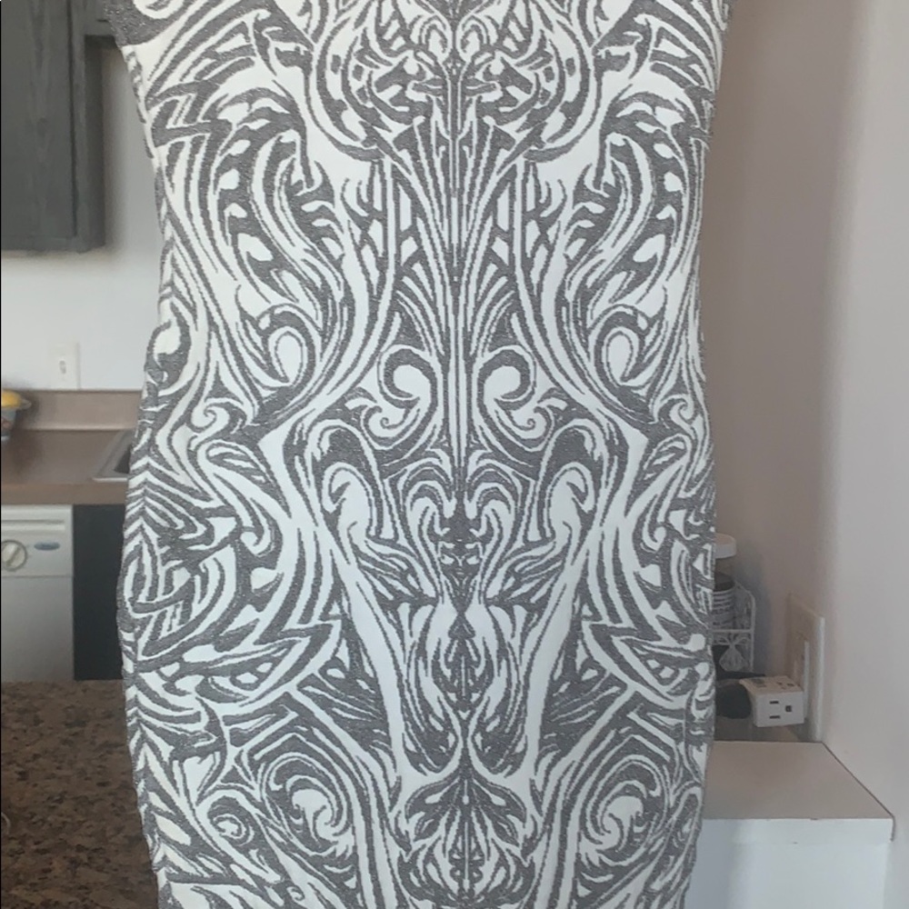 Dress - Picture 3 of 4